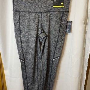 xersion mid rise capri training leggings with pockets new with tags size small